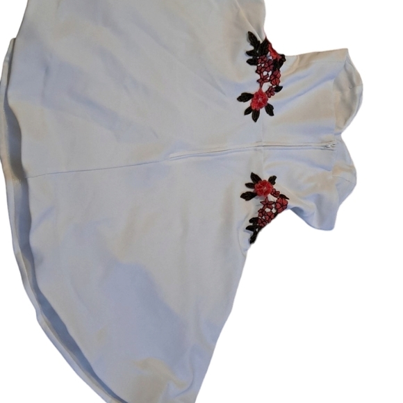 Size 3/4 Short White Strapless Embroidered floral waistband Back zipper. - Picture 7 of 9